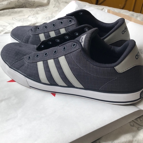 {keywor d} adidas neo se daily vulc mid